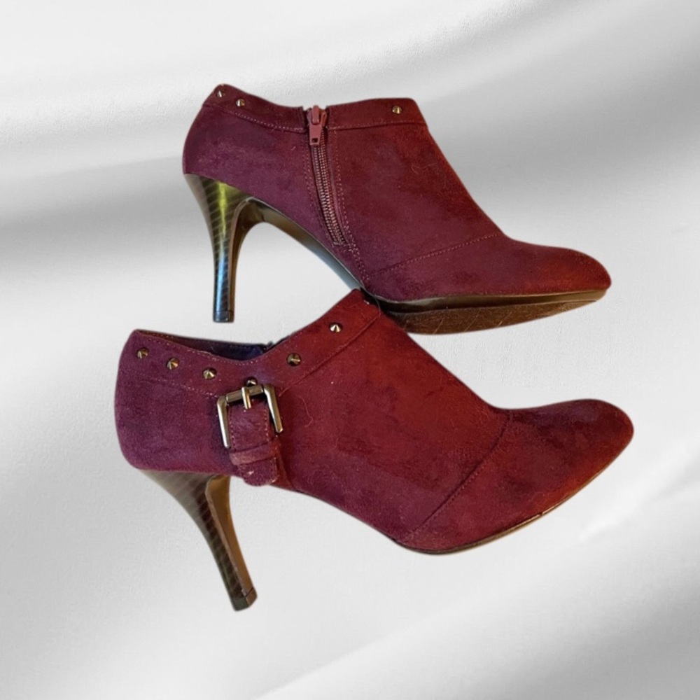NWOT Metaphor Ankle Boots with 3” Heels Size 8.5 Dark Purple Faux Suede